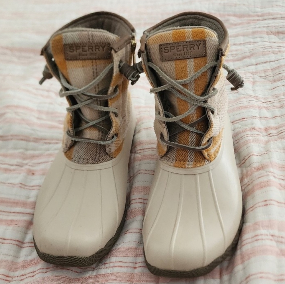 Sperry Cream and Tan Duck Boots Waterproof Lace-Up